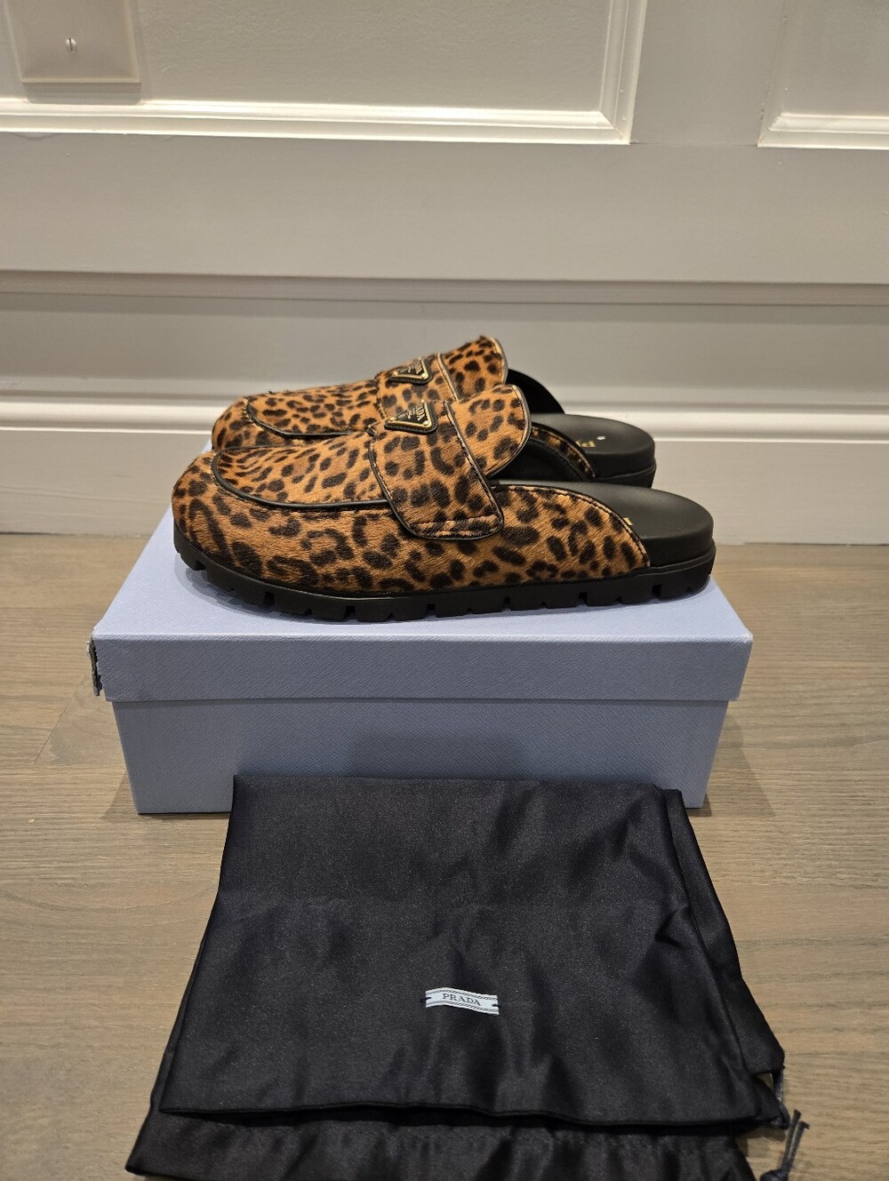 $1,320 Prada Leopard Pony Fur Fussbett Gold Logo Mule Flat EU 41 US 11 BNIB - Picture 3 of 8